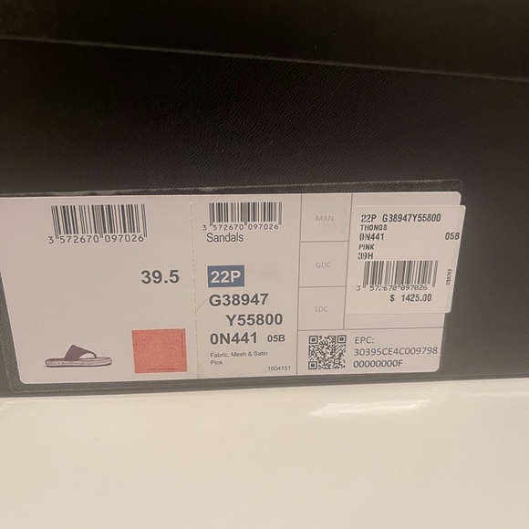 Chanel Pink Thong Sandals and matching toiletry bag - Picture 2 of 7